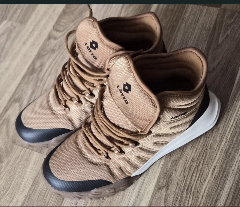Vand incaltaminte sport Lotto, marime 42, nepurtati, bej, 220 lei, neg.